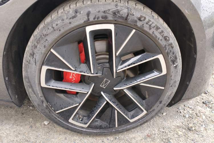 Used Avatr 12 2023 700 Three-Laser Rear-Wheel Drive Luxury Edition Right Front Wheel Hub