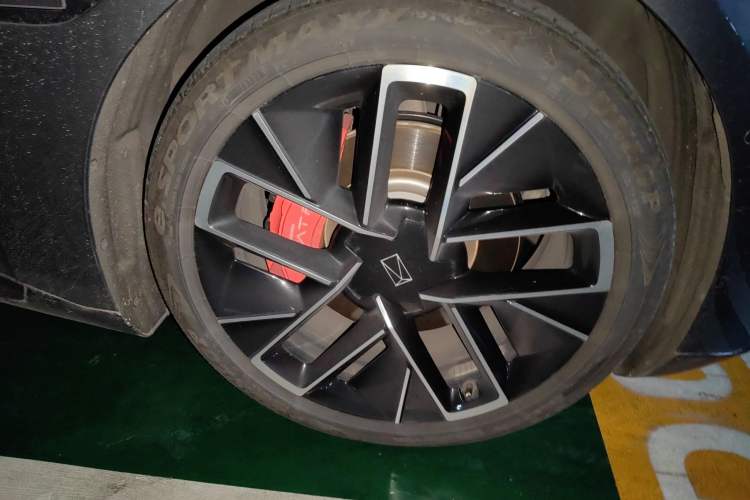 Used Avatr 12 2023 650 Three-Laser Four-Wheel Drive Performance Edition Right Front Wheel Hub