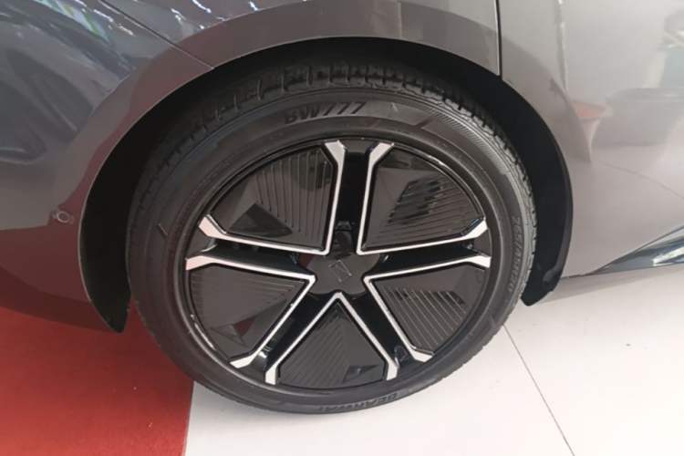 Used Avatr 12 2023 700 Three-Laser Rear-Wheel Drive Luxury Edition Right Rear Wheel Hub