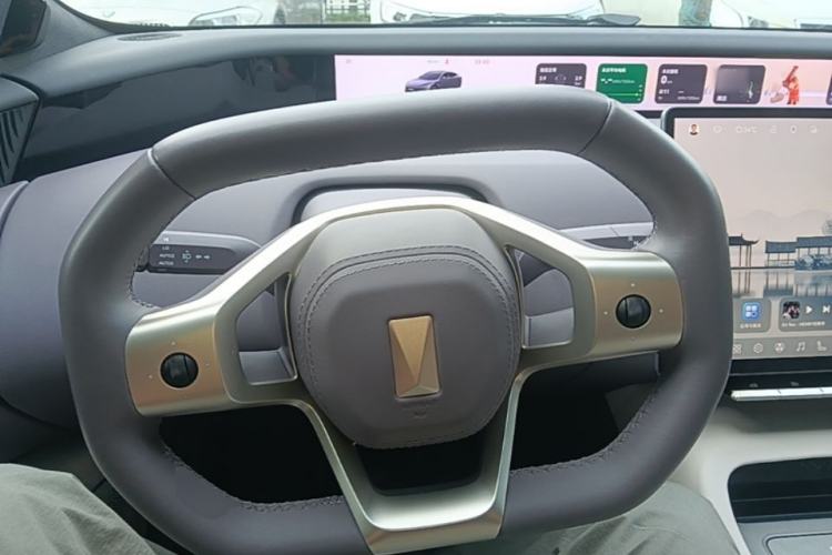 Used Avatr 12 2023 700 Three-Laser Rear-Wheel Drive Luxury Edition Steering Wheel