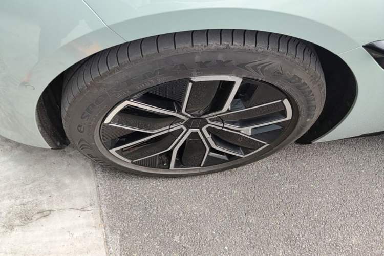 Used Avatr 12 2023 700 Three-Laser Rear-Wheel Drive Luxury Edition Left Front Wheel Hub
