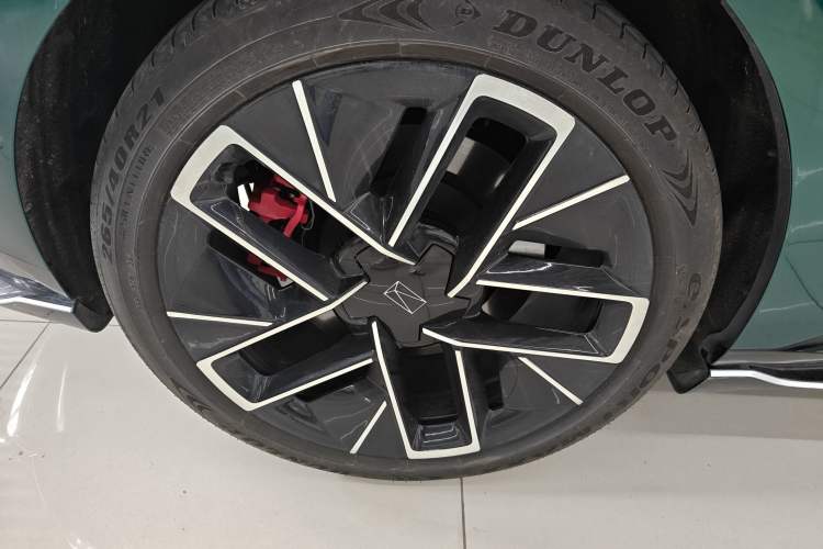 Used Avatr 12 2023 700 Three-Laser Rear-Wheel Drive Luxury Edition Right Rear Wheel Hub