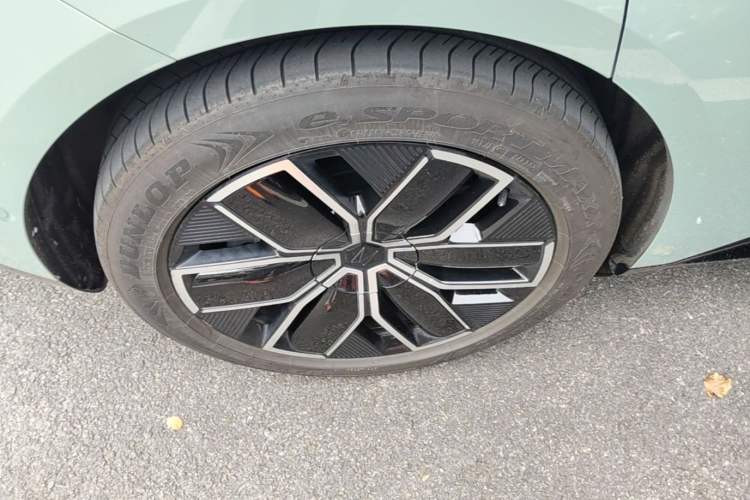Used Avatr 12 2023 700 Three-Laser Rear-Wheel Drive Luxury Edition Right Rear Wheel Hub