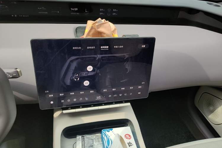 Used Avatr 12 2023 700 Three-Laser Rear-Wheel Drive Luxury Edition Audio And AC Panel