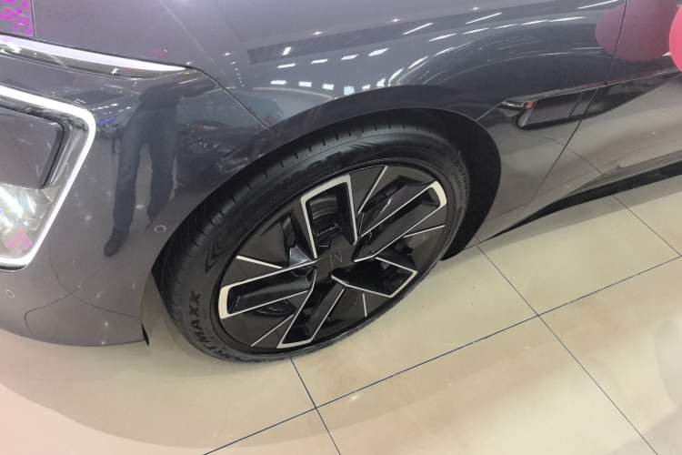 Used Avatr 12 2023 700 Three-Laser Rear-Wheel Drive Luxury Edition Exterior 5