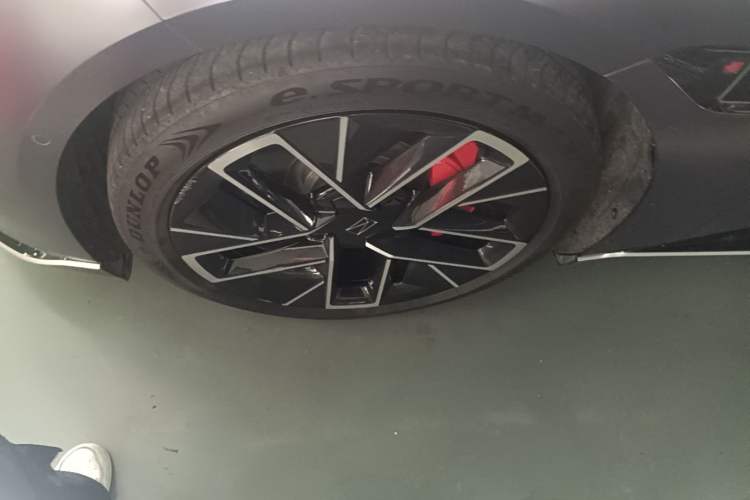 Used Avatr 12 2023 700 Three-Laser Rear-Wheel Drive Luxury Edition Left Front Wheel Hub