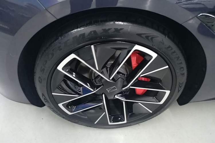 Used Avatr 12 2023 650 Three-Laser Four-Wheel Drive Performance Edition Left Front Wheel Hub