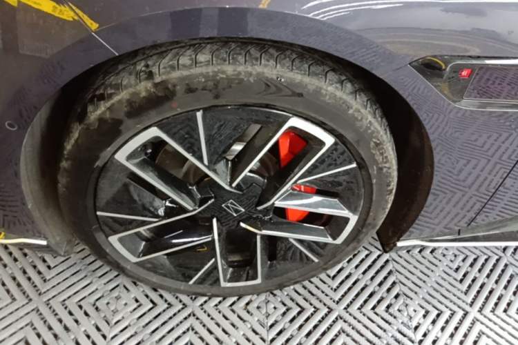 Used Avatr 12 2023 650 Three-Laser Four-Wheel Drive Performance Edition Left Front Wheel Hub