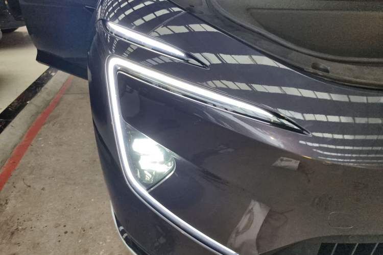Used Avatr 12 2023 650 Three-Laser Four-Wheel Drive Performance Edition Right Front Headlight