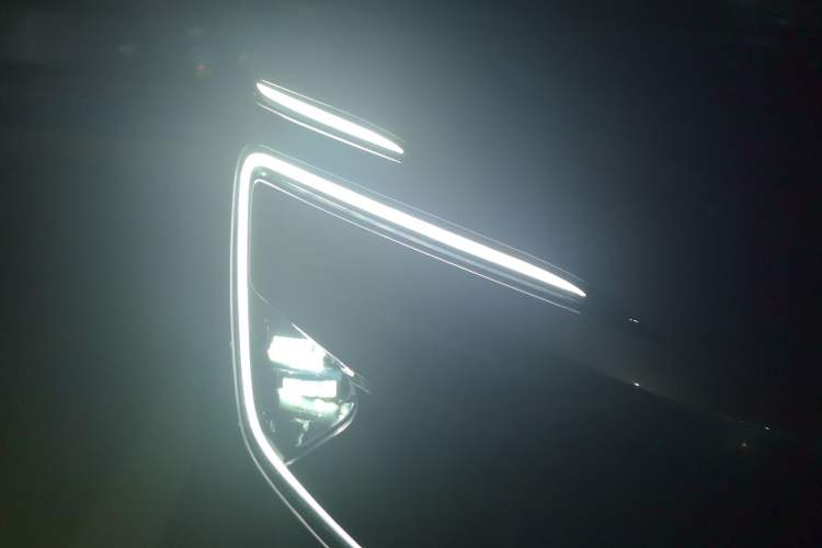 Used Avatr 12 2023 700 Three-Laser Rear-Wheel Drive Luxury Edition Right Front Headlight