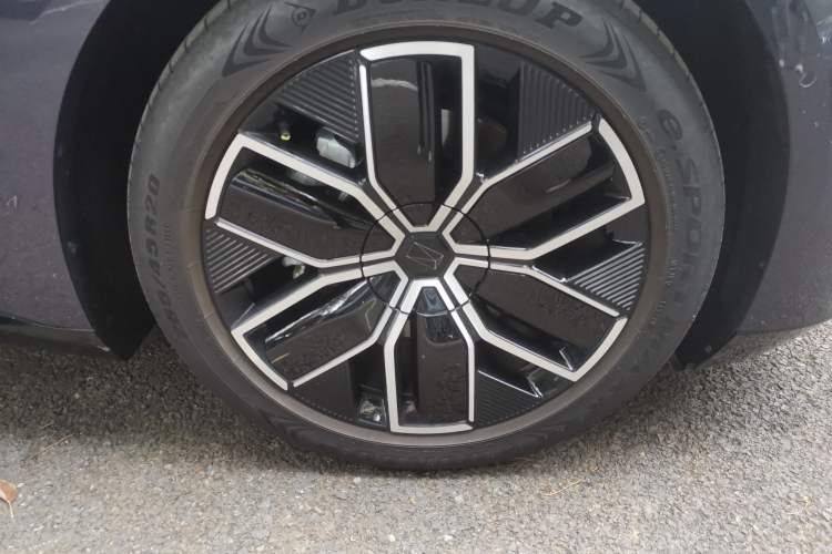 Used Avatr 12 2023 650 Three-Laser Four-Wheel Drive Performance Edition Right Front Wheel Hub