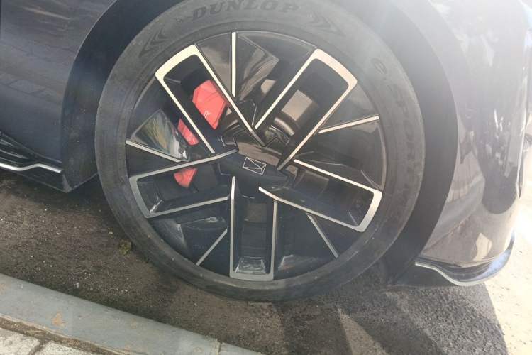 Used Avatr 12 2023 700 Three-Laser Rear-Wheel Drive Luxury Edition Right Front Wheel Hub