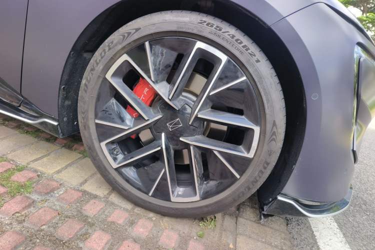 Used Avatr 12 2023 700 Three-Laser Rear-Wheel Drive Luxury Edition Right Front Wheel Hub