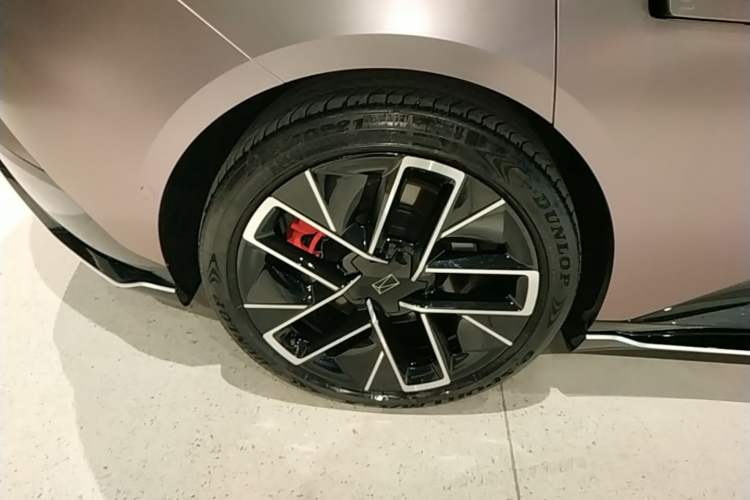 Used Avatr 12 2023 650 Three-Laser Four-Wheel Drive Performance Edition Right Rear Wheel Hub