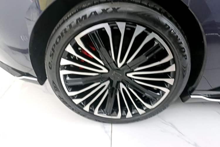 Used Avatr 12 2023 650 Three-Laser Four-Wheel Drive GT Version Right Rear Wheel Hub