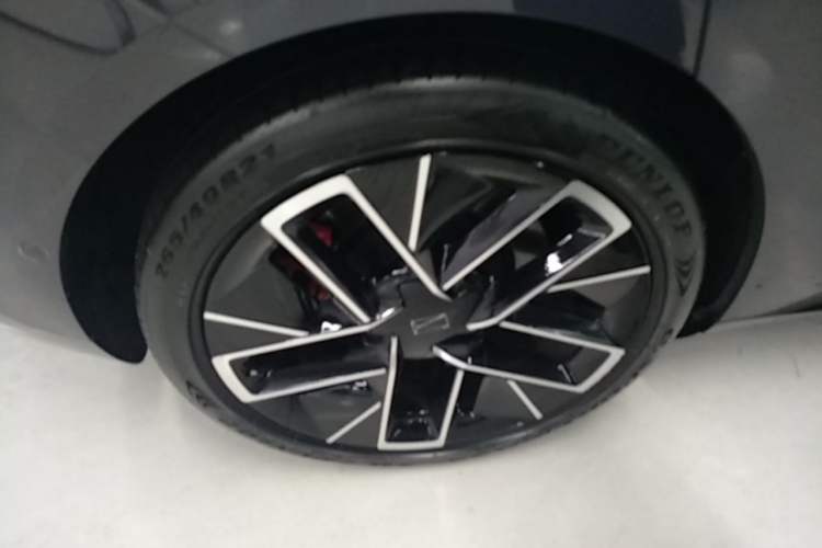 Used Avatr 12 2023 650 Three-Laser Four-Wheel Drive Performance Edition Right Rear Wheel Hub