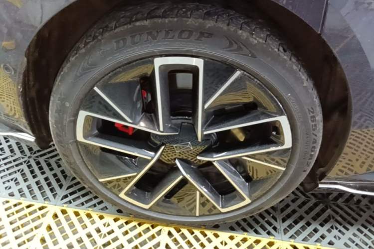 Used Avatr 12 2023 650 Three-Laser Four-Wheel Drive Performance Edition Right Rear Wheel Hub