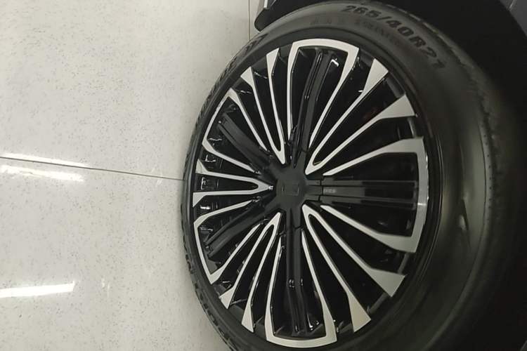 Used Avatr 12 2023 700 Three-Laser Rear-Wheel Drive Luxury Edition Right Rear Wheel Hub