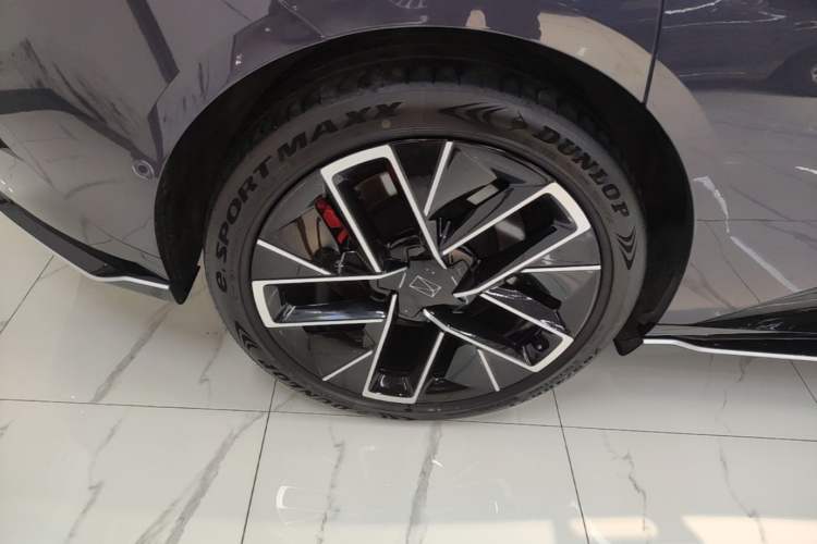 Used Avatr 12 2023 650 Three-Laser Four-Wheel Drive Performance Edition Right Rear Wheel Hub