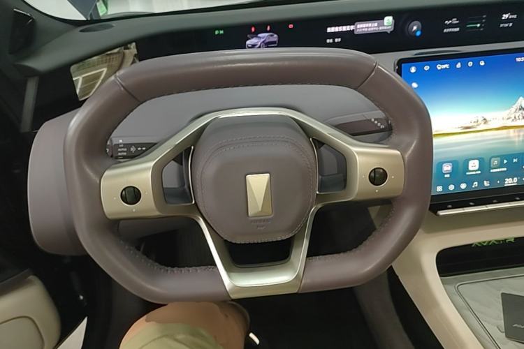 Used Avatr 12 2023 700 Three-Laser Rear-Wheel Drive Luxury Edition Steering Wheel