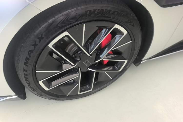 Used Avatr 12 2023 650 Three-Laser Four-Wheel Drive Performance Edition Left Front Wheel Hub