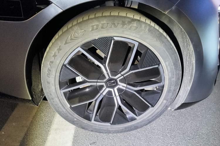 Used Avatr 12 2023 700 Three-Laser Rear-Wheel Drive Luxury Edition Right Front Wheel Hub