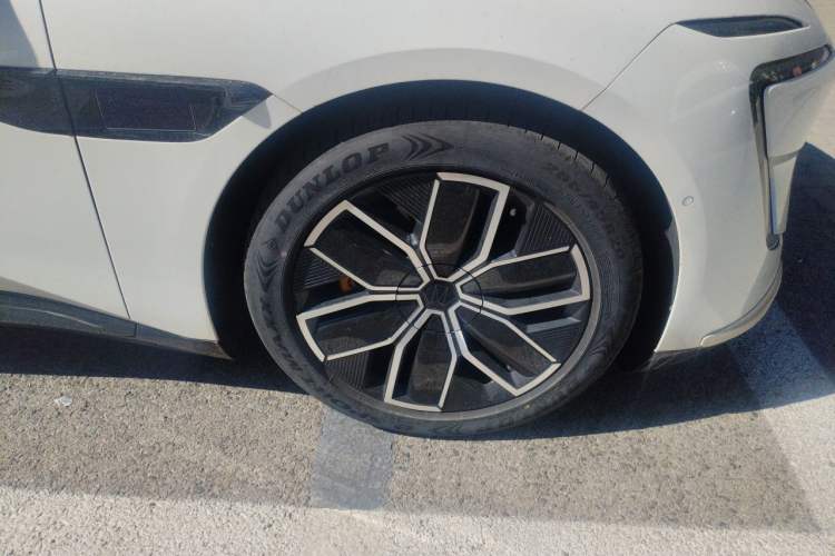 Used Avatr 12 2023 700 Three-Laser Rear-Wheel Drive Luxury Edition Right Front Wheel Hub