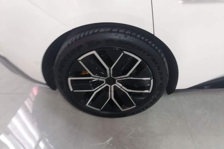 Used Avatr 12 2023 700 Three-Laser Rear-Wheel Drive Luxury Edition Right Rear Wheel Hub