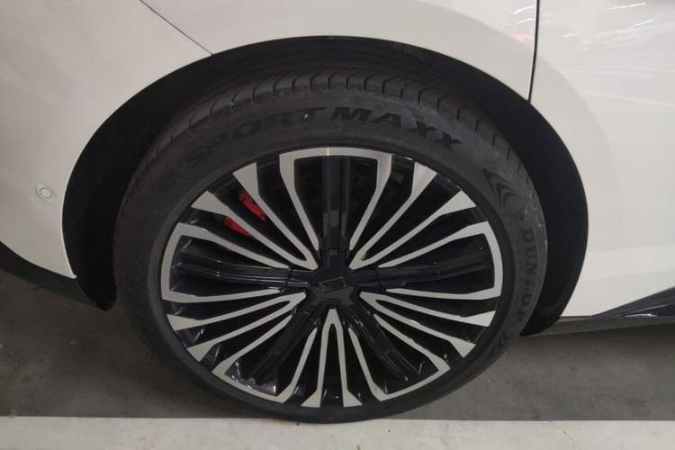 Used Avatr 12 2023 650 Three-Laser Four-Wheel Drive Performance Edition Right Rear Wheel Hub