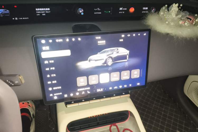 Used Avatr 12 2024 Updated Version 700 Three-Laser Rear-Wheel Drive Luxury Edition Audio And AC Panel