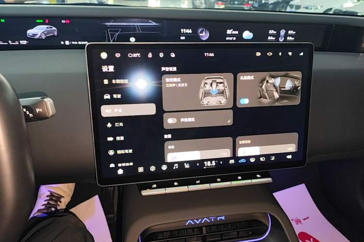 Used Avatr 12 2024 Updated Version 700 Three-Laser Rear-Wheel Drive Luxury Edition Audio And AC Panel
