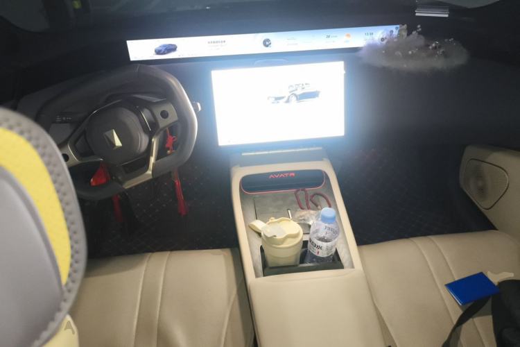 Used Avatr 12 2024 Updated Version 700 Three-Laser Rear-Wheel Drive Luxury Edition Center Console