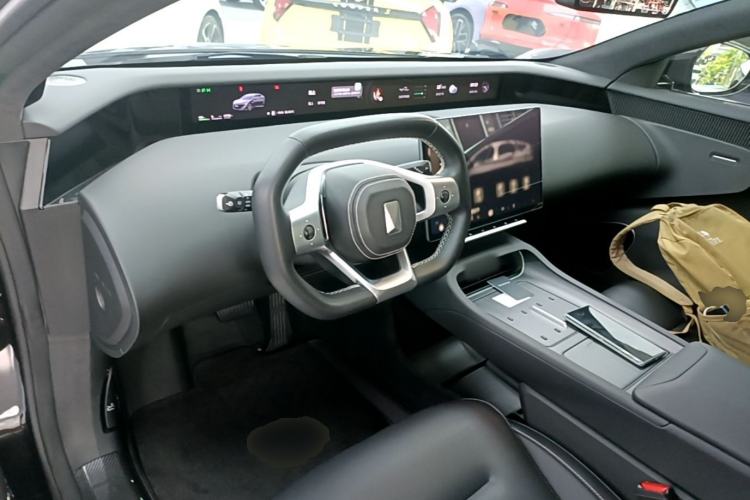 Used Avatr 12 2024 Updated Version 700 Three-Laser Rear-Wheel Drive Luxury Edition Center Console