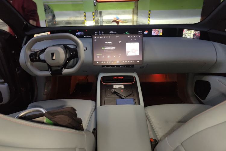 Used Avatr 12 2024 650 Three-Laser All-Wheel Drive GT Version Center Console