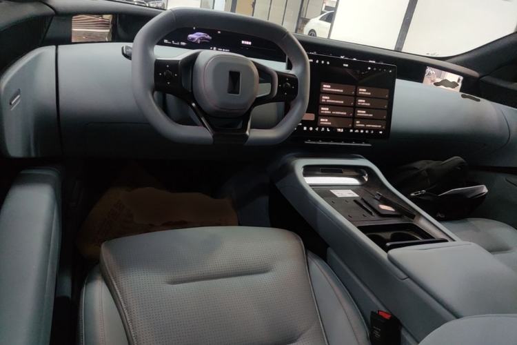 Used Avatr 12 2024 650 Three-Laser Four-Wheel Drive Performance Edition Center Console