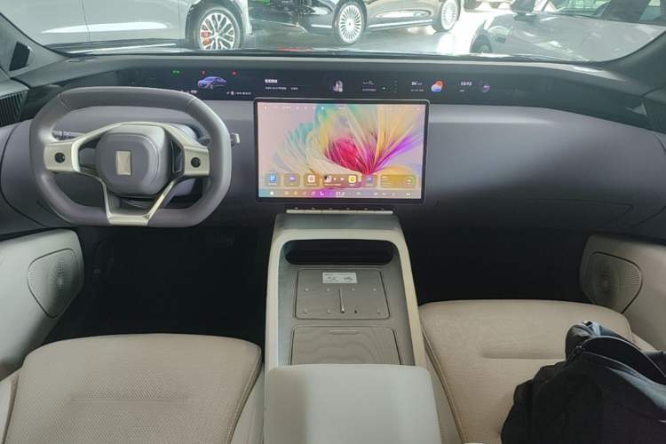 Used Avatr 12 2024 700 Three-Laser Rear-Wheel Drive Luxury Edition Center Console