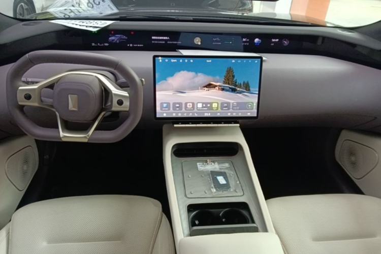 Used Avatr 12 2024 700 Three-Laser Rear-Wheel Drive Luxury Edition Center Console