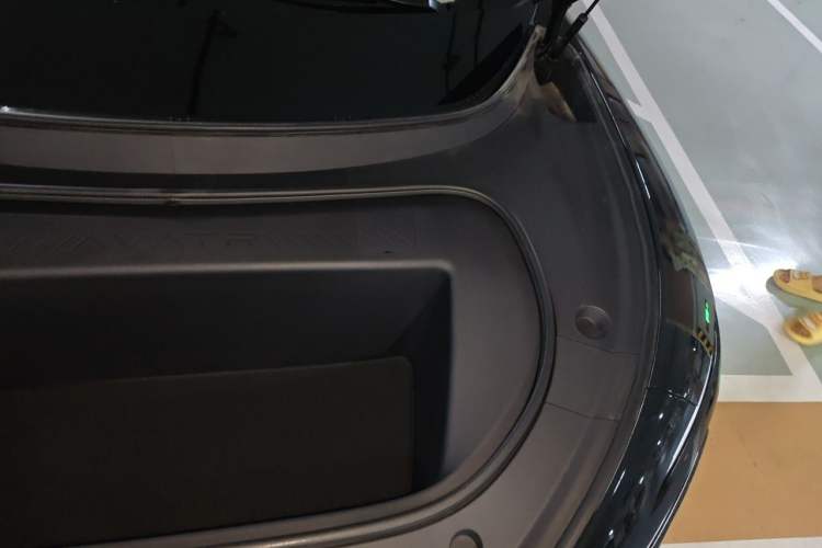 Used Avatr 12 2024 Updated Version 700 Three-Laser Rear-Wheel Drive Luxury Edition Engine Bay Left