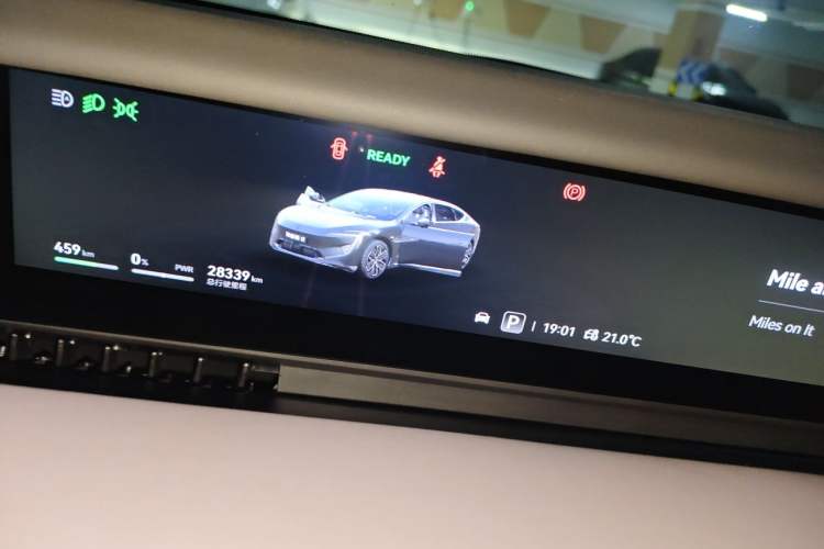 Used Avatr 12 2024 Updated Version 700 Three-Laser Rear-Wheel Drive Luxury Edition Instrument Cluster
