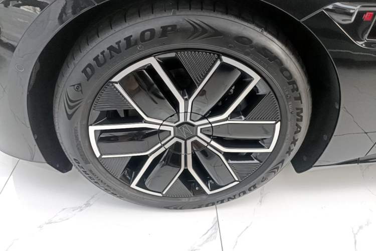 Used Avatr 12 2024 Updated Version 700 Three-Laser Rear-Wheel Drive Luxury Edition Left Front Wheel Hub
