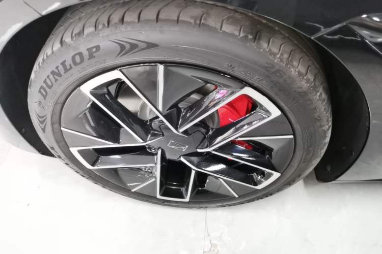 Used Avatr 12 2024 Updated Version 700 Three-Laser Rear-Wheel Drive Luxury Edition Left Front Wheel Hub