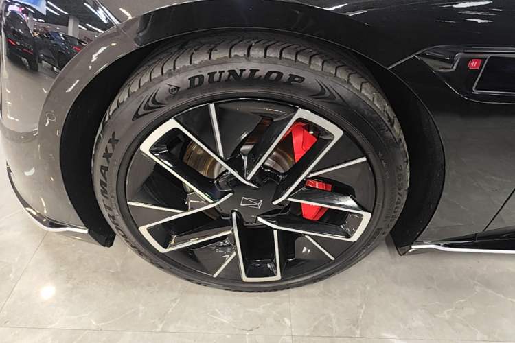 Used Avatr 12 2024 700 Three-Laser Rear-Wheel Drive Luxury Edition Left Front Wheel Hub