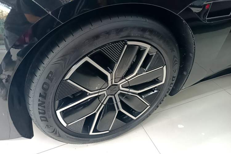 Used Avatr 12 2024 700 Three-Laser Rear-Wheel Drive Luxury Edition Left Front Wheel Hub