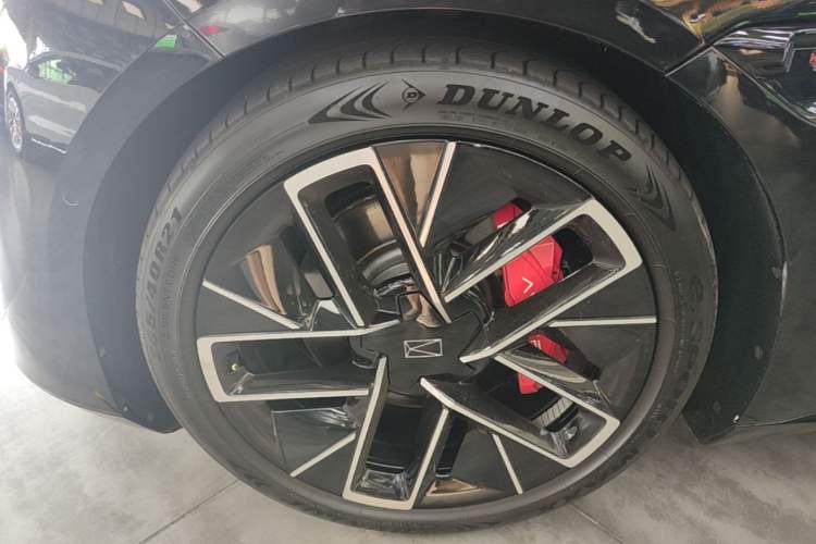 Used Avatr 12 2024 700 Three-Laser Rear-Wheel Drive Luxury Edition Left Front Wheel Hub