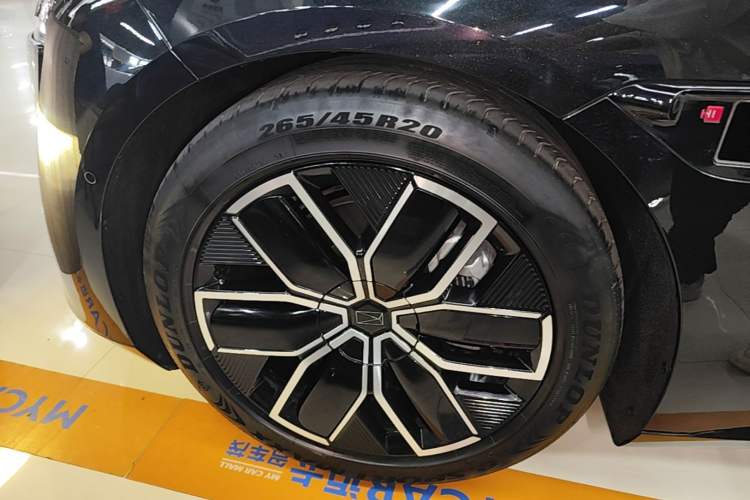 Used Avatr 12 2024 Updated Version 700 Three-Laser Rear-Wheel Drive Luxury Edition Left Front Wheel Hub