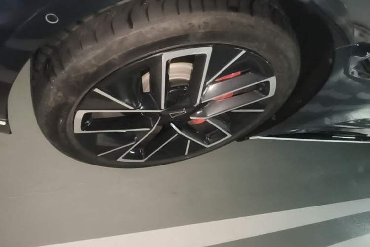 Used Avatr 12 2024 650 Three-Laser Four-Wheel Drive Performance Edition Left Front Wheel Hub