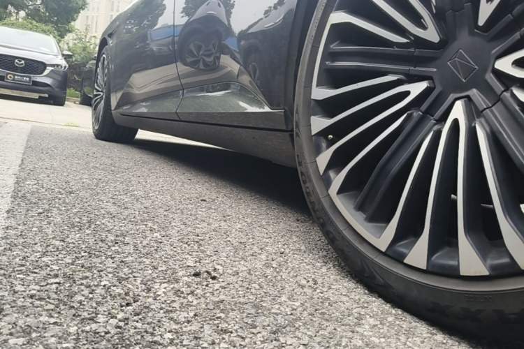 Used Avatr 12 2024 700 Three-Laser Rear-Wheel Drive Luxury Edition Left Side Sill