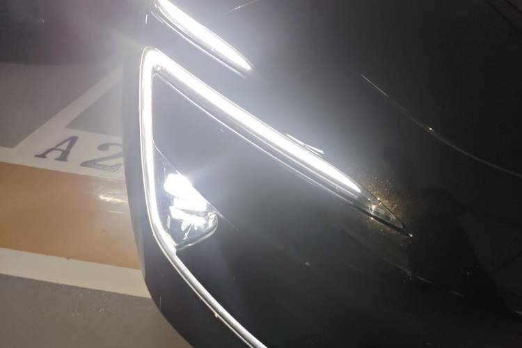 Used Avatr 12 2024 Updated Version 700 Three-Laser Rear-Wheel Drive Luxury Edition Right Front Headlight