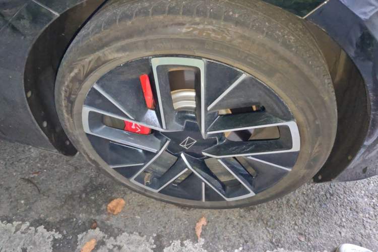 Used Avatr 12 2024 700 Three-Laser Rear-Wheel Drive Luxury Edition Right Front Wheel Hub