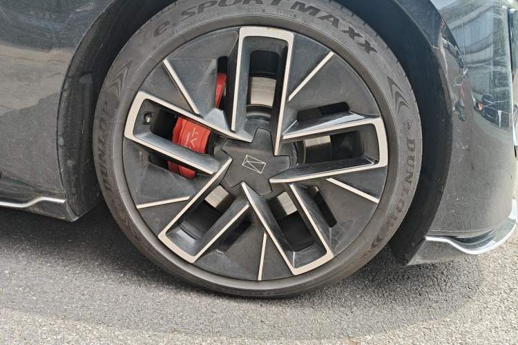 Used Avatr 12 2024 650 Three-Laser Four-Wheel Drive Performance Edition Right Front Wheel Hub